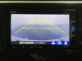 バックでの車庫入れも安心です! リアカメラが付いているバックモニター付のナビを装備しております。操作線もついており距離感も画面から確認できます。
