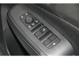 電動格納式ミラーやパワーウィンドウ等のスイッチです。