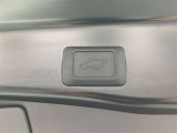 バックドアの開閉が電動操作可能。荷物の出し入れもラクラクです。