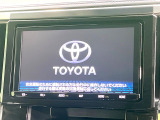 【純正ナビ】人気の純正ナビを装備しております。ナビの使いやすさはもちろん、オーディオ機能も充実!キャンプや旅行はもちろん、通勤や買い物など普段のドライブも楽しくなるはず♪