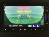 バックでの車庫入れも安心です! リアカメラが付いているバックモニター付のナビを装備しております。操作線もついており距離感も画面から確認できます。