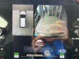【マルチテレインモニター】車のフロントやサイドのカメラ画像を同時にモニター表示することで、悪路や狭い道を走行時でも周囲の状況確認ができ安心!本格SUVにうれしい装備です♪