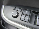 駐車時や狭い道でのすれ違い時に気を使うミラー。電動格納式ドアミラーはそんな時に便利です。
