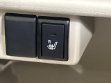 【シートヒーター】寒い日に重宝するシートヒーター!エアコンより早く温まってくれるので寒がりの人も安心ですね♪エアコンの温風は乾燥するから苦手、という方にもをおすすめです。