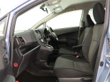 座り心地の良いシートで運転席も助手席もリラックスしてゆったりとドライブをお楽しみいただけます。