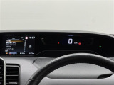 【メーターまわり】ドライバーから見やすい位置にあって安全運転に寄与します。マルチインフォメーションディスプレイでは、クルマに関する情報の確認はもちろん、各種安全機能・装備のON/OFFも設定可能。