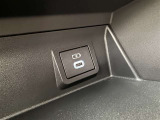 充電用USB端子付き。スマートフォンなどの充電に便利です。