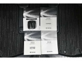 保証書・記録簿・取扱説明書と揃っていいます。キーの電池は新品にお取替えしてから納車させて頂きます。