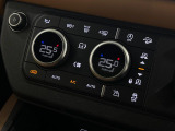 【電子制御エアサスペンション】搭載!最新のクロスリンクサスペンションによってドライビング性能がさらに進化しました。日常のオンロードから、困難を極めるオフロードまで幅広い路面環境に対応します。