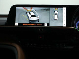パノラミックビューモニター装備!サイドクリアランスビュー/コーナリングビュー・車両に取り付けたフロント、サイド、バックカメラの映像を合成して画面上に表示させ、車両をうしろ上空から見たような映像を表示。