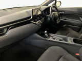 見通しの良いスッキリとした視界で、誰でも運転しやすいです。運転のしやすさは疲れにくさにも繋がりますよ♪