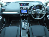 ■視界良好で運転しやすいコックピットです。シンプルで操作性の良いインパネ回りにデザインされ、SUBARUは安全性能に徹底的にまでこだわった視界設計を行っています。