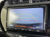 後方の見える安心をお届けするバックガイドモニター付:バックするときのアシストラインもあって楽々バック!車庫入れや縦列駐車をサポートし、苦手な駐車も安心です!今やもう手放せない装備ですネ♪