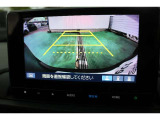バックカメラを搭載しておりガイドラインも表示されますので車庫入れも安心ですね♪