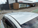 目立つキズ凹み等はありませんが、中古車という商品の特性ルーフには子キズや塗装しみがあります
