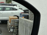 ブラインドスポットアシストが搭載しており、死角からのお車が接近したらわかるようになっております。