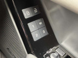 【メモリー機能】最大3名様まで、シートポジションを記憶していただきます。自分のポジションを素早く戻せるのはとても助かる機能ですね。