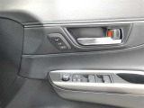 運転席シートポジションメモリーでスイッチを押すだけでシートが設定したポジションに動くので便利です!