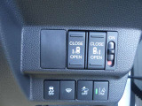 電動両側スライドドアが付いてます(運転席から操作可能です)