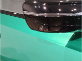 BMWのミラーは車種によって異なりますがレーンチェンジウォーニングが装備されております。詳しくは当店スタッフまでお問い合わせくださいませ。