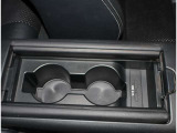 ドリンクホルダーがついてて助かりますね!