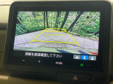 【バックカメラ】駐車時に後方がリアルタイム映像で確認できます。大型商業施設や立体駐車場での駐車時や、夜間のバック時に大活躍!運転スキルに関わらず、今や必須となった装備のひとつです!
