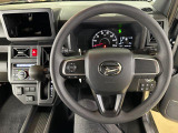運転席まわり。スイッチやレバー等が使いやすく配置されています。