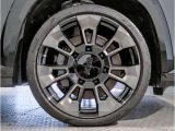 純正23インチアルミホイールのお車です。