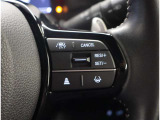 ハンドルから手を放さずに操作出来ますので、安全運転にもつながりますね