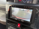 バックガイドモニターで、後方を確認しながら安心して駐車することができます。運転初心者も熟練者も必須の機能ですよ!