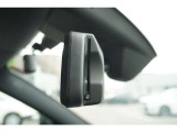 BMW純正のミラー一体型ETC車載器を装備しています。運転席からの視界を遮ることなく、インテリアの洗練されたデザインを損なわないスマートな配置が特徴です。
