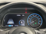 【メーター】電気自動車ならではのスピードメーターなどはデジタル&カラフルなのでとても見やすくなっています♪
