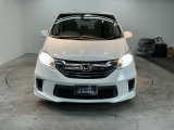 【HID】ディスチャージヘッドライトが装備されています。夜間走行時や雨の日に明るく安全に前方を照らすことが出来ます。対向車からも見えやすいので相手に接近を知らせることも出来ます。