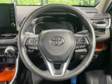【純正革巻きステアリング】上質な革を使用することで、手にしっかり馴染みとても運転しやすいハンドルです♪