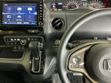 ホンダ純正メモリーナビ搭載なので、遠方へのドライブもお任せ下さい!ステアリング左手側にオーディオ関連のコントロールスイッチを配置しています。操作時は視線を逸らすことなく運転に集中できます