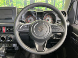 インテリアに合わせたデザインのステアリングは、運転される方のことも考え、運転しやすい形状、大きさです。是非一度、実際に触ってお確かめください。