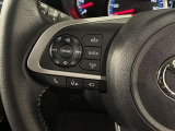 【ステアリングスイッチ】運転中に視線を前に向けたまま画面の操作できます。