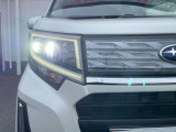 【LEDヘッドライト】悪天候や夜間走行時も良好な視界を確保し安心して運転できる高輝度LEDヘッドライトを装備!点灯速度が早く、消費電力も抑えられています。