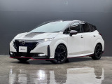 フロントエクステリア。精悍なVモーショングリルと専用フロントスポイラーが、アウラNISMOならではのスポーティな走りを感じさせます。