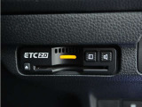◆ETC2.0装着◆進化したドライブ体験。料金収受システムだけだったETCが生まれ変わって、高速道路を賢く使うETC2.0に進化しました。多彩な情報サービスが便利で快適なドライブ体験を提供します。