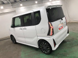 両側電動スライドドアです。雨の日もサッと乗り込めます