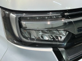 LEDヘッドライトは、点灯の瞬間から最大光量を発揮し、突然暗くなるトンネルなどでの安定感を高めます。