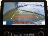 バックガイドモニターで、後方を確認しながら安心して駐車することができます。運転初心者も熟練者も必須の機能ですよ!