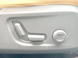【運転席パワーシート】リクライニングからシートリフターまで、スイッチ一つで簡単にシートの微調整が可能!自分に最適なシートポジションにセットして、快適なドライブをお楽しみください。