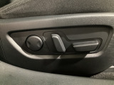 運転席にはパワーシートを装備!シート位置を記憶するメモリー機能付きなのでご夫婦で2名分セットすると便利です♪