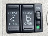 【両側パワースライドドア】スマートキーや運転席のスイッチで後席両側スライドドアの開閉が可能♪電動だから力を入れてドアを開ける必要が無く、小さなお子様でも簡単に開け閉めでき快適です♪