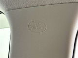 運転席、助手席のエアバッグはもちろん、サイドエアバッグも装備しています。ワンランク上の安全性を求めているお客様にオススメの装備です。
