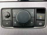 手元を見なくてもノールックで直感的に操作が出来るコマンダーコントロールはドライバーの気持ちに寄り添える様にと、マツダの考え方を具現化したひとつの例です。