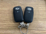 【スマートキー】 スマートキーを携帯していれば、ドアハンドルのボタンを押すだけでロックの解除ができます。