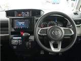 運転にかかわる様々な操作を安全に行えるように視点移動が少なく、操作性に配慮されたスイッチ類が凝縮されたコクピットです。